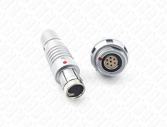 在設計圓形連接器時應考慮哪些電氣特性？